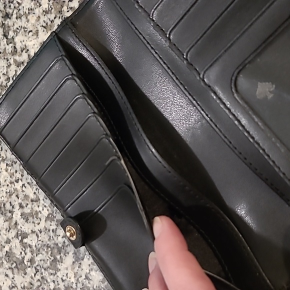 Kate spade New York Black Leather Wallet. - Picture 8 of 13